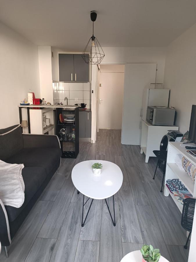 Joli Studio Res Au Calme En Rez De Jardin A Bandol. Kültér fotó