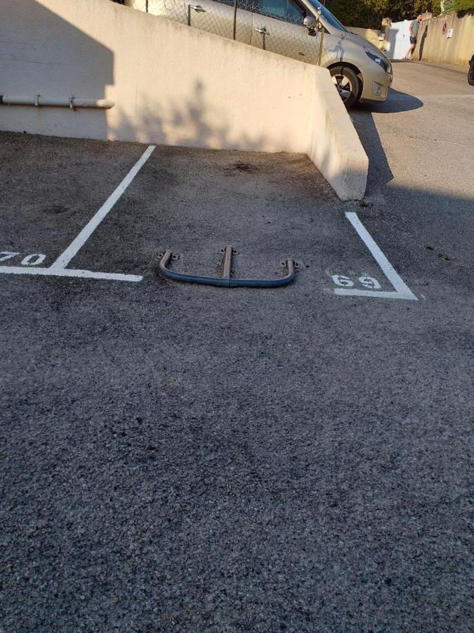 Joli Studio Res Au Calme En Rez De Jardin A Bandol. Kültér fotó