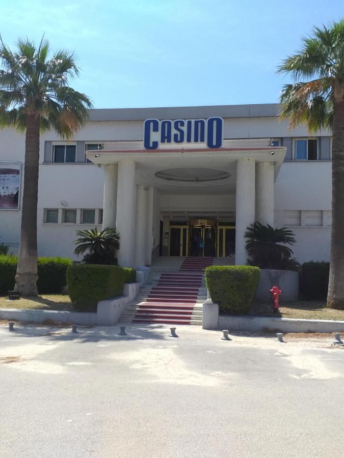 Joli Studio Res Au Calme En Rez De Jardin A Bandol. Kültér fotó